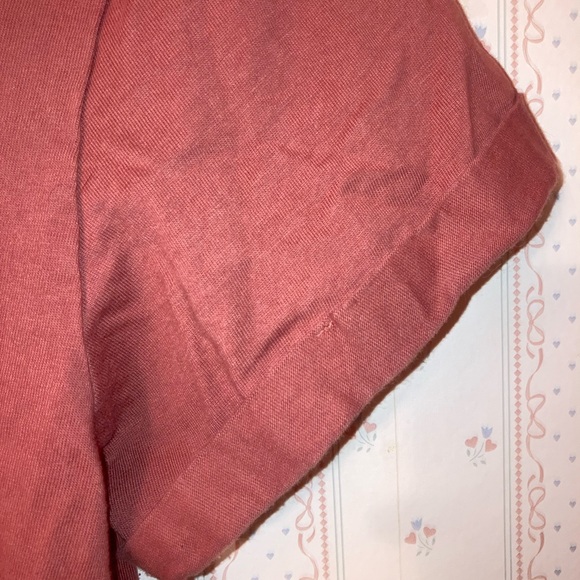 Cute cropped t-shirt with floral embroidery! Size large - Picture 4 of 5